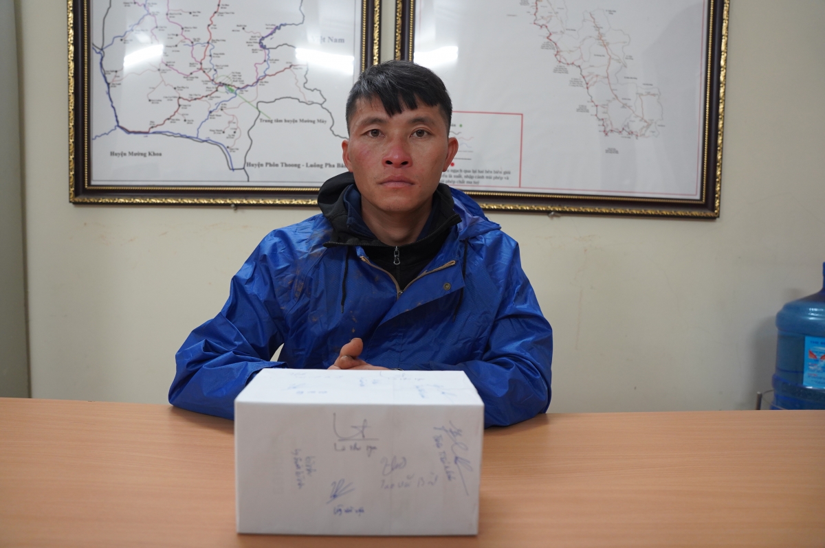 Ly Súa Bình tại cơ quan công an
