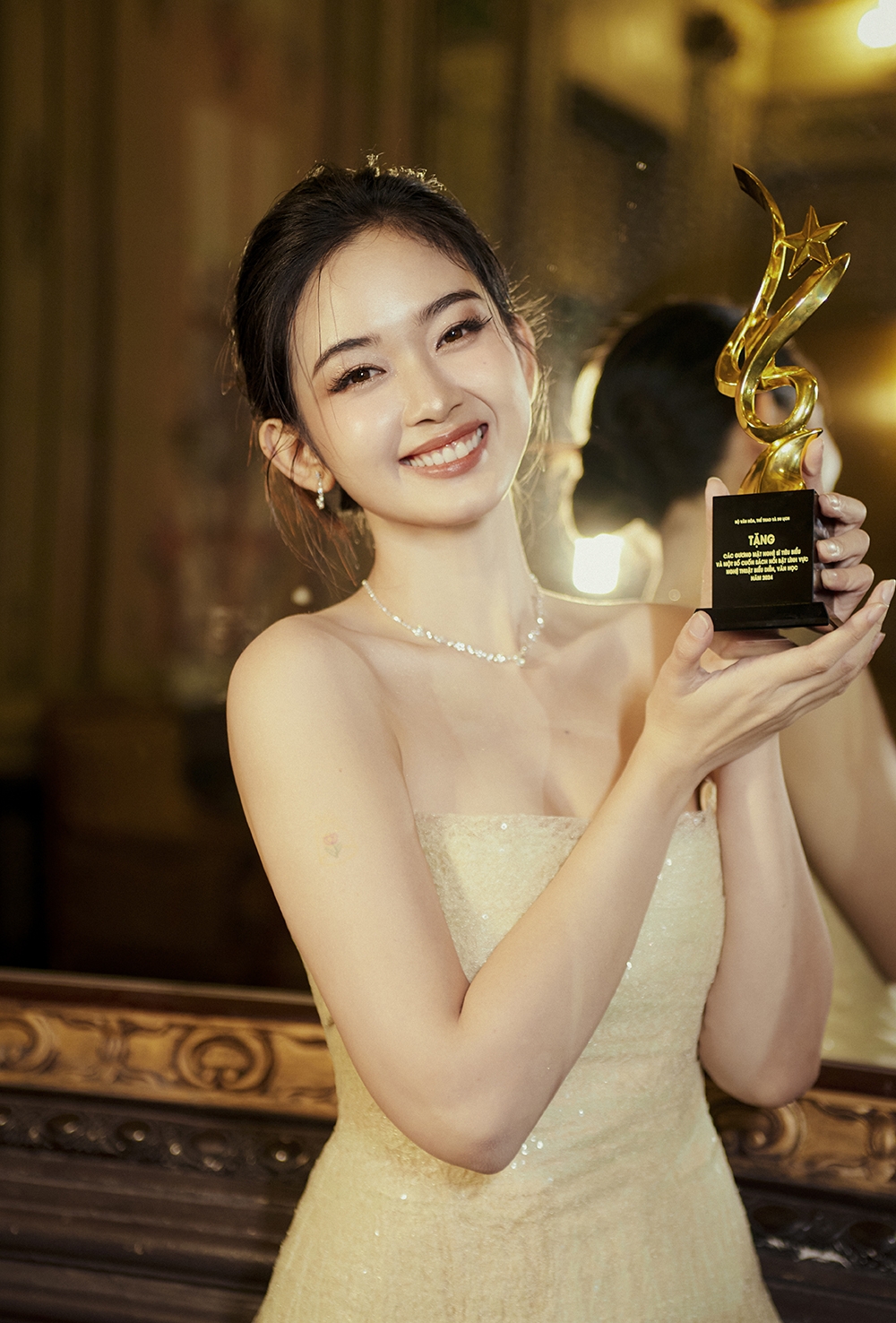 Ngọc Xuân được vinh danh Diễn viên điện ảnh nổi bật của năm.