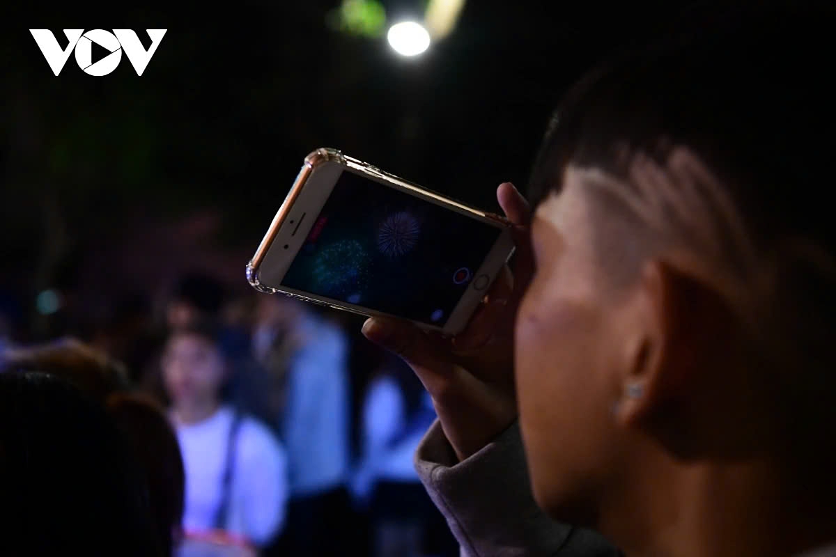 It’s always a special occasion when the night skies are lit up with such vibrant colours, and many cannot resist sharing the beauty of the night with friends and family through photos and videos.