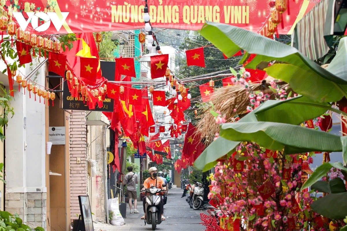 Another alley on Nguyen Thi Minh Khai Street.