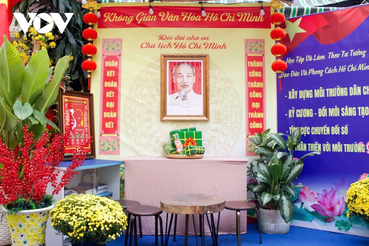 In alleys across Ho Chi Minh City, most of them feature a shrine with a photo of President Ho Chi Minh, the great leader of Vietnam.
