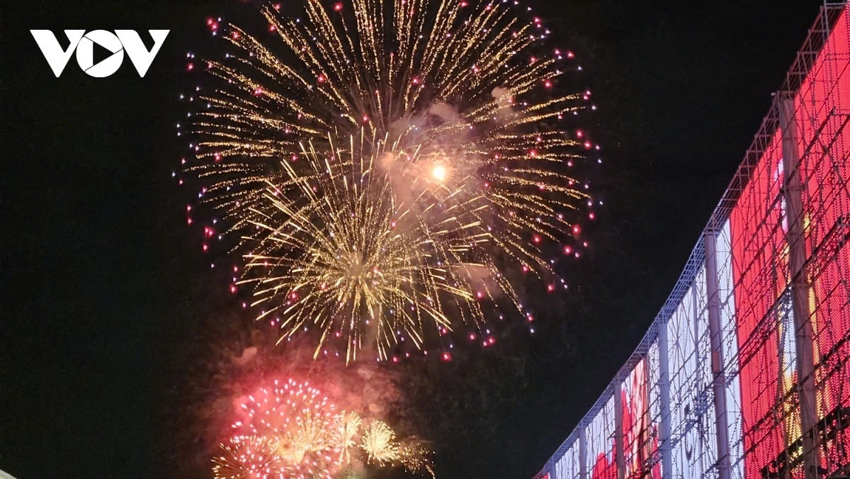 This year’s New Year’s Eve celebrations in Ho Chi Minh City include fireworks displays at three locations, adding a spectacular finale to the festive celebrations.