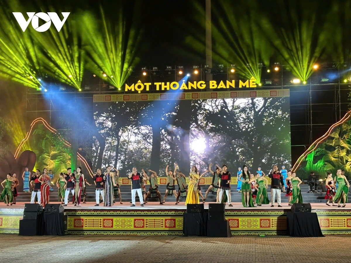 In Dak Lak Province, the “A Glimpse of Ban Me” Programme have got underway, presenting a vivid artistic portrayal of the natural beauty, culture, and people of the majestic Central Highlands.