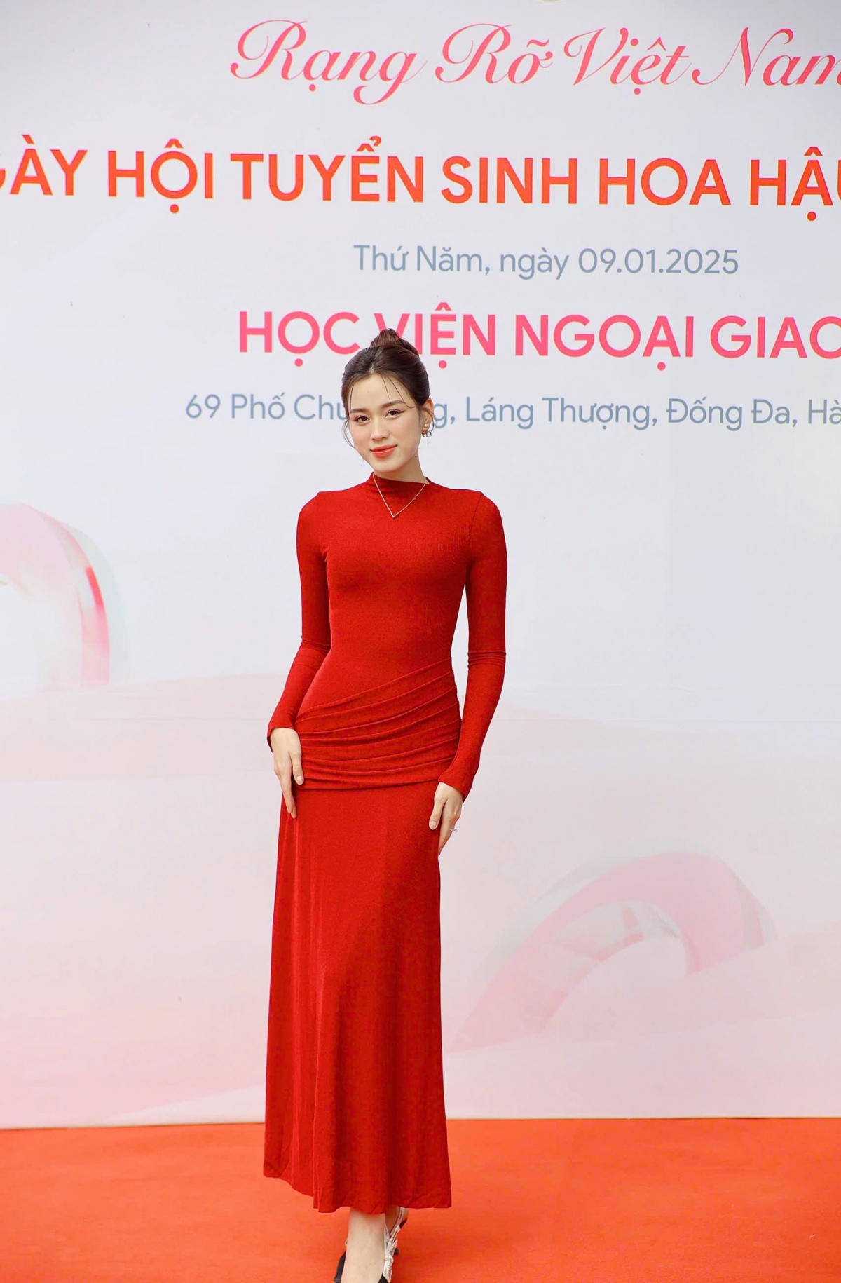Hoa hậu Đỗ Thị Hà xuất hiện rạng rỡ trên thảm đỏ sự kiện Ngày hội tuyển sinh Hoa hậu Việt Nam 2024 - khởi đầu cho cuộc thi Hoa hậu Việt Nam 2024, tại Học viện Ngoại giao.