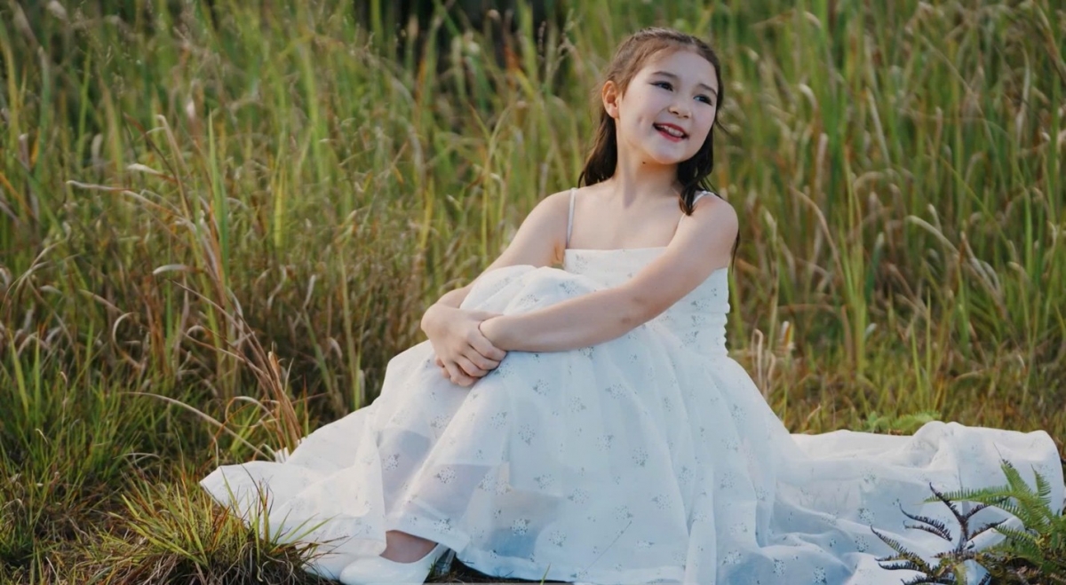 Cô bé Emily Wagner muốn nói hãy chợp mắt một tí, bạn sẽ ổn thôi.