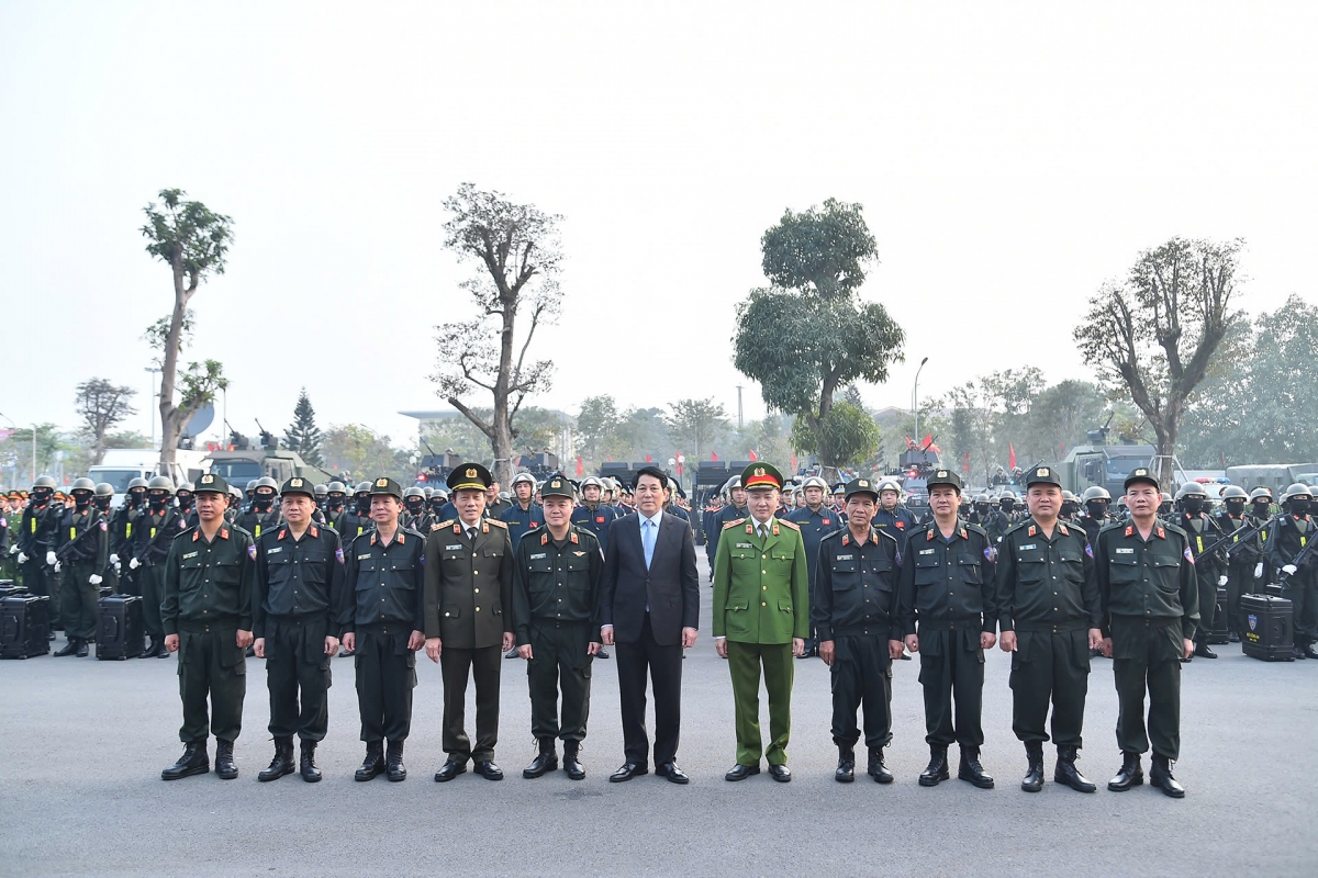 Chủ tịch nước chụp ảnh cùng các đại biểu