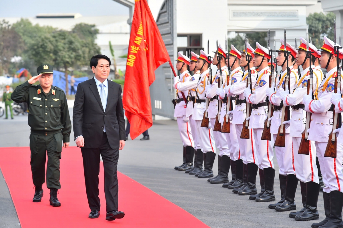 Chủ tịch nước Lương Cường thăm, chúc Tết Bộ tư lệnh Cảnh sát cơ động