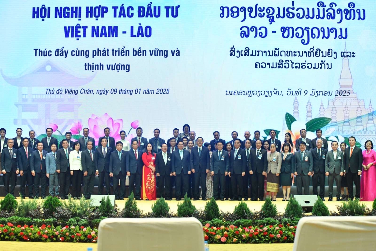 Buổi lễ ký kết diễn ra tại Trung tâm Hội nghị Quốc gia - thủ đô Vientiane (Lào) với sự chứng kiến của lãnh đạo cấp cao hai nước.