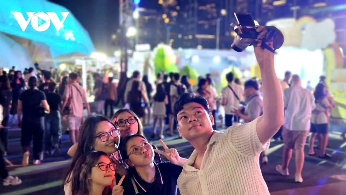 New Year celebrations in Ho Chi Minh City are particularly marked by the City Tet Fest Thu Duc 2025 which is not only a music party but also a place where young people embrace the Tet spirit and find themselves through creative community activities.