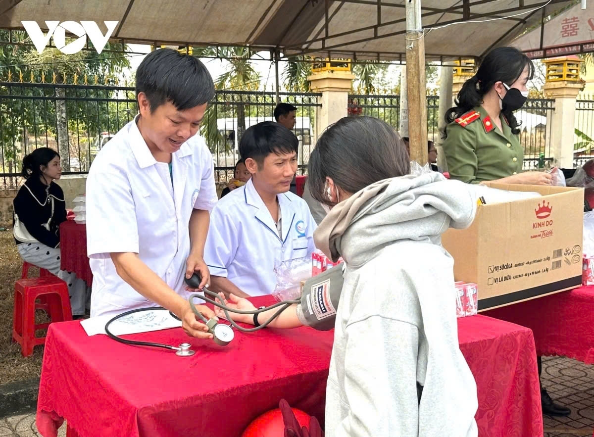 Healthcare workers are on hand to provide health checks and care for those who fall ill or feel exhausted during their long journey home for Tet.