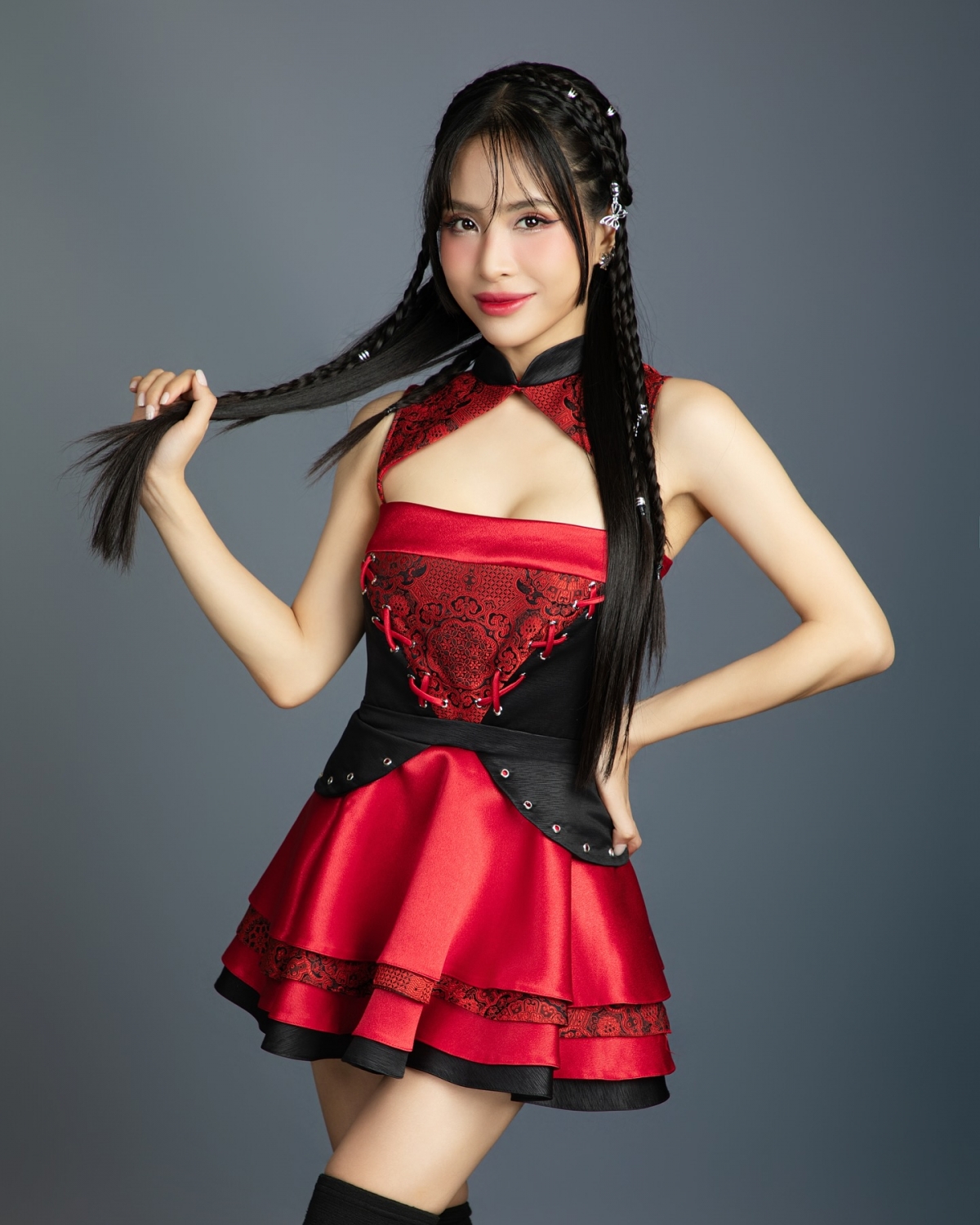 Ca nương Kiều Anh là gương mặt nhận được nhiều tình cảm từ khán giả khi tham gia Chị đẹp đạp gió 2024, với những màn trình diễn ấn tượng, giọng hát tốt, khả năng sáng tác và vũ đạo. Cô là “con nhà nòi" trong gia đình có truyền thống âm nhạc lâu đời về ca trù. Với phong độ ấn tượng từ đầu chương trình, Kiều Anh hiện là chị đẹp được đánh giá cao và hứa hẹn sẽ góp mặt trong đội hình ra mắt cũng như có khả năng trở thành quán quân Chị đẹp đạp gió 2024. 