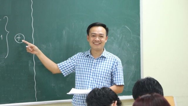 Thầy Trần Mạnh Tùng cho rằng, các bất cập, tiêu cực về dạy thêm học thêm thời gian dài vừa qua là do các quy định chưa chặt chẽ, khâu kiểm tra còn lỏng lẻo