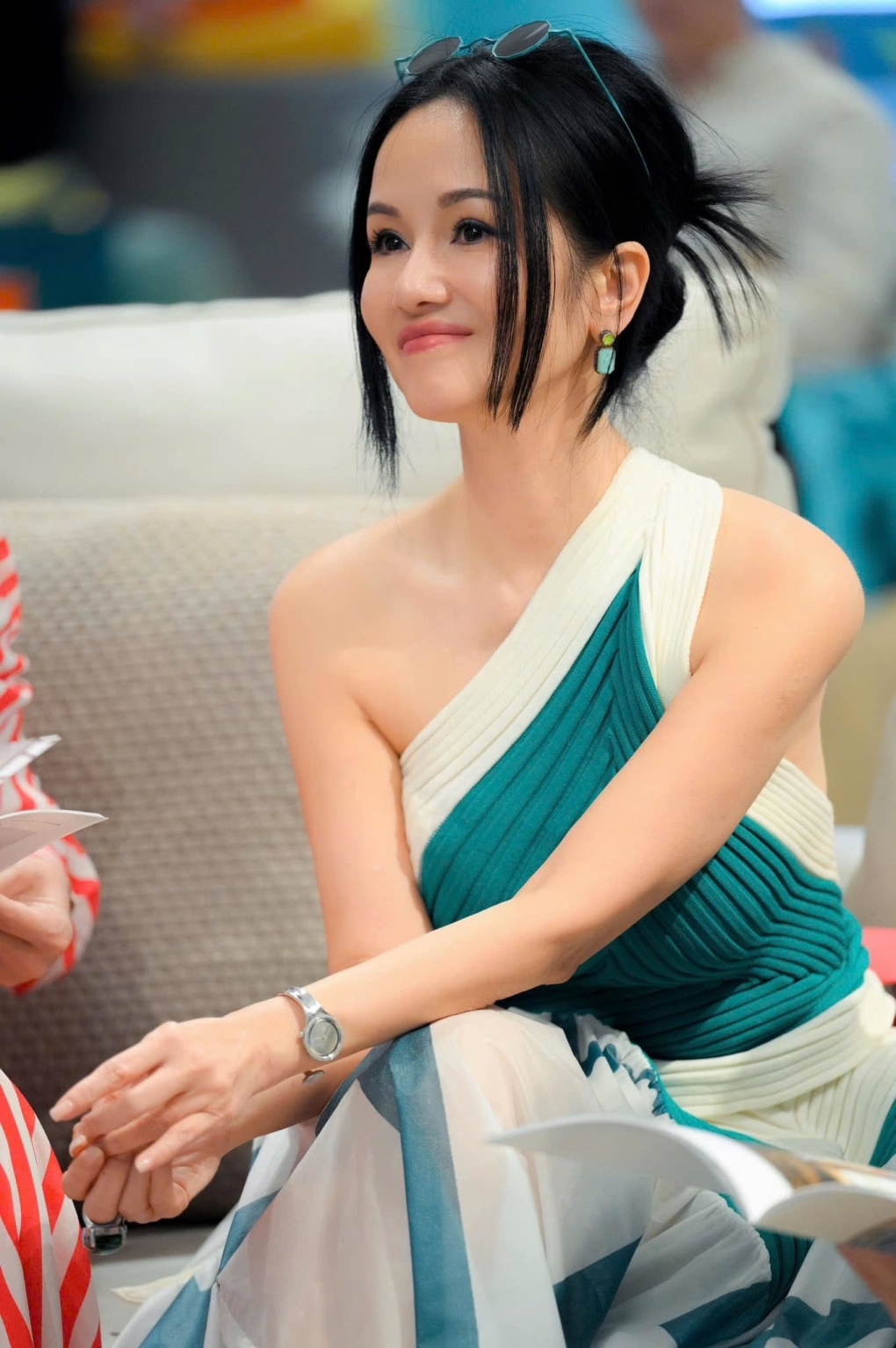 Ca sĩ Hồng Nhung cho biết chị vừa kết thúc đợt điều trị ung thư vú đầu tiên, hiện được chăm sóc hậu phẫu và theo dõi tại bệnh viện.