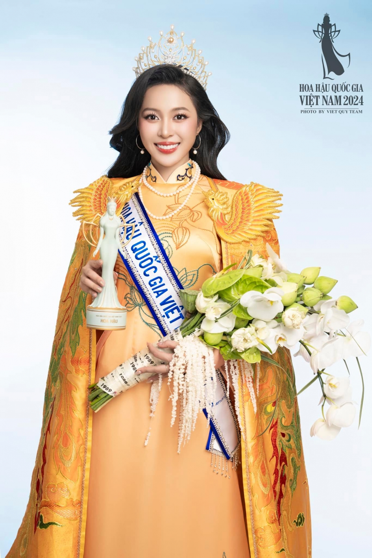 Nguyễn Ngọc Kiều Duy đăng quang Hoa hậu Quốc gia Việt Nam 2024 sẽ trở thành đại diện Việt Nam thi Miss International 2025 (Hoa hậu Quốc tế). Nguyễn Ngọc Kiều Duy (sinh năm 2003) từng ghi dấu ấn trong nhiều cuộc thi nhan sắc và tài năng, bao gồm danh hiệu Hoa khôi Người đẹp Tây Đô, Hoa khôi FPT Cần Thơ. Ngoài ra, Kiều Duy còn thể hiện bản lĩnh qua các cuộc thi hùng biện cấp tỉnh, thi đấu Vovinam Thái cực và giành huy chương đồng.