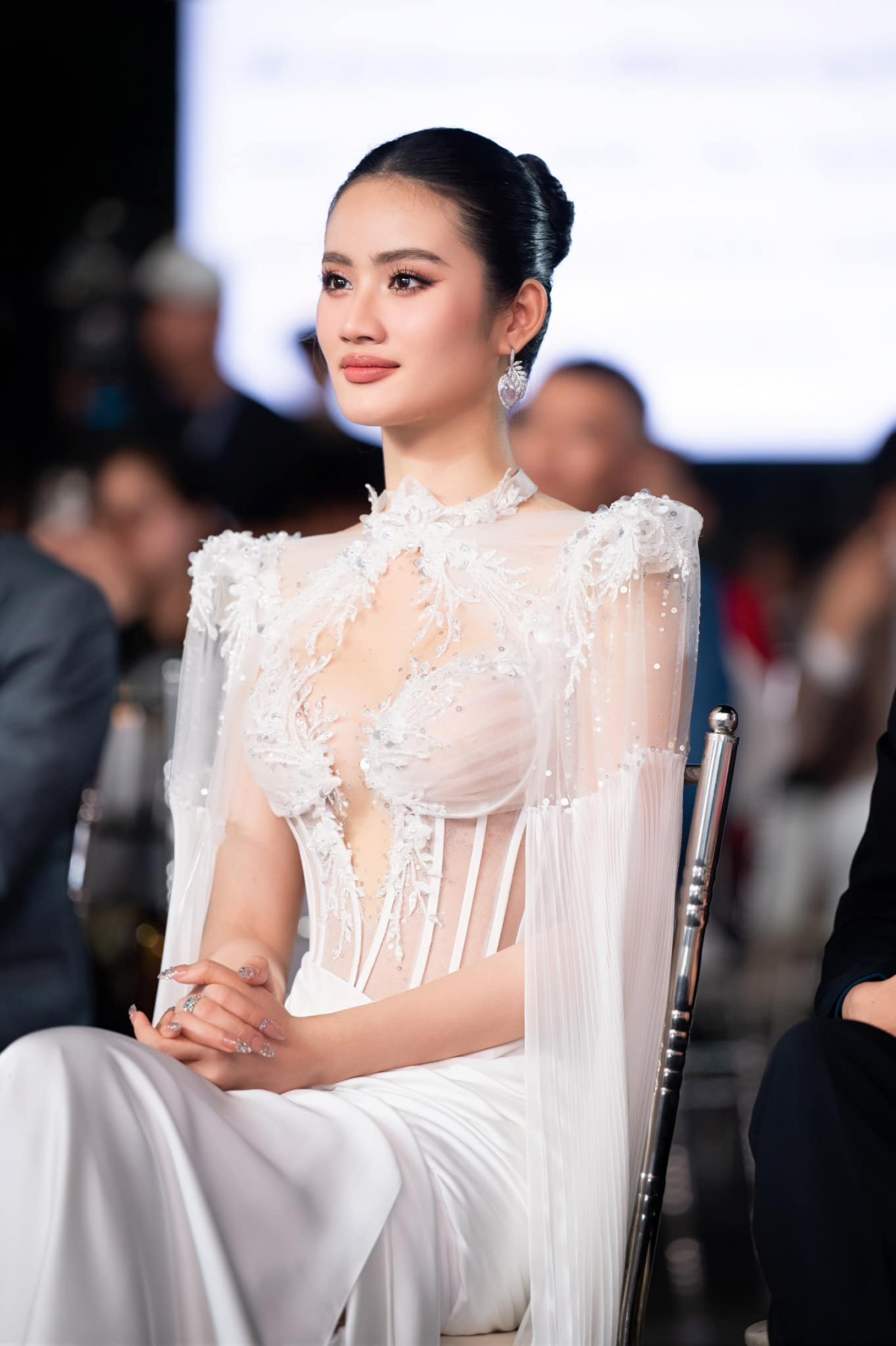 Đến với Miss World 2025, Ý Nhi mang đến dự án nhân ái mang tên “Heart To Head". Người đẹp đã trao tặng 3 tủ sách cho lớp học của Bệnh viện Ung Bướu, Trung đoàn Gia Định và trường THPT Gia Định. Thông qua dự án, Ý Nhi mong muốn được đóng góp một phần nhỏ công sức để giúp trẻ em tu sửa những ngôi trường, đồng thời trao tặng những tủ sách bổ ích cho các em học sinh ở những vùng khó khăn, thiếu thốn điều kiện đến trường.