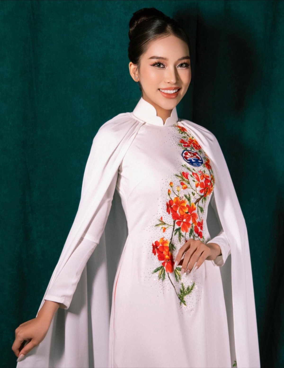 Võ Cao Kỳ Duyên, đăng quang Hoa hậu Du lịch Việt Nam toàn cầu 2024 (Miss Tourism Global Vietnam), sẽ là đại diện Việt Nam tại đấu trường quốc tế Miss Supranational 2025 (Hoa hậu Siêu quốc gia). Võ Cao Kỳ Duyên sinh năm 2005, cao 1,75m cùng với số đo ba vòng lần lượt là 84-60-97 cm, hiện là sinh viên Đại học Hàng hải Việt Nam.  