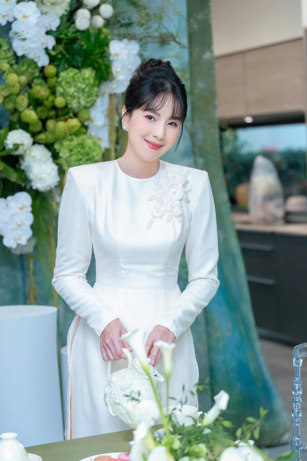 Sao Việt 2/1: Mai Ngọc hiện mang bầu và ở những tháng đầu thai kỳ. Nữ MC tạm dừng công việc tại đài truyền hình từ vài tháng trước để toàn tâm toàn ý dưỡng thai, chuẩn bị cho đám cưới và chăm sóc tổ ấm nhỏ.