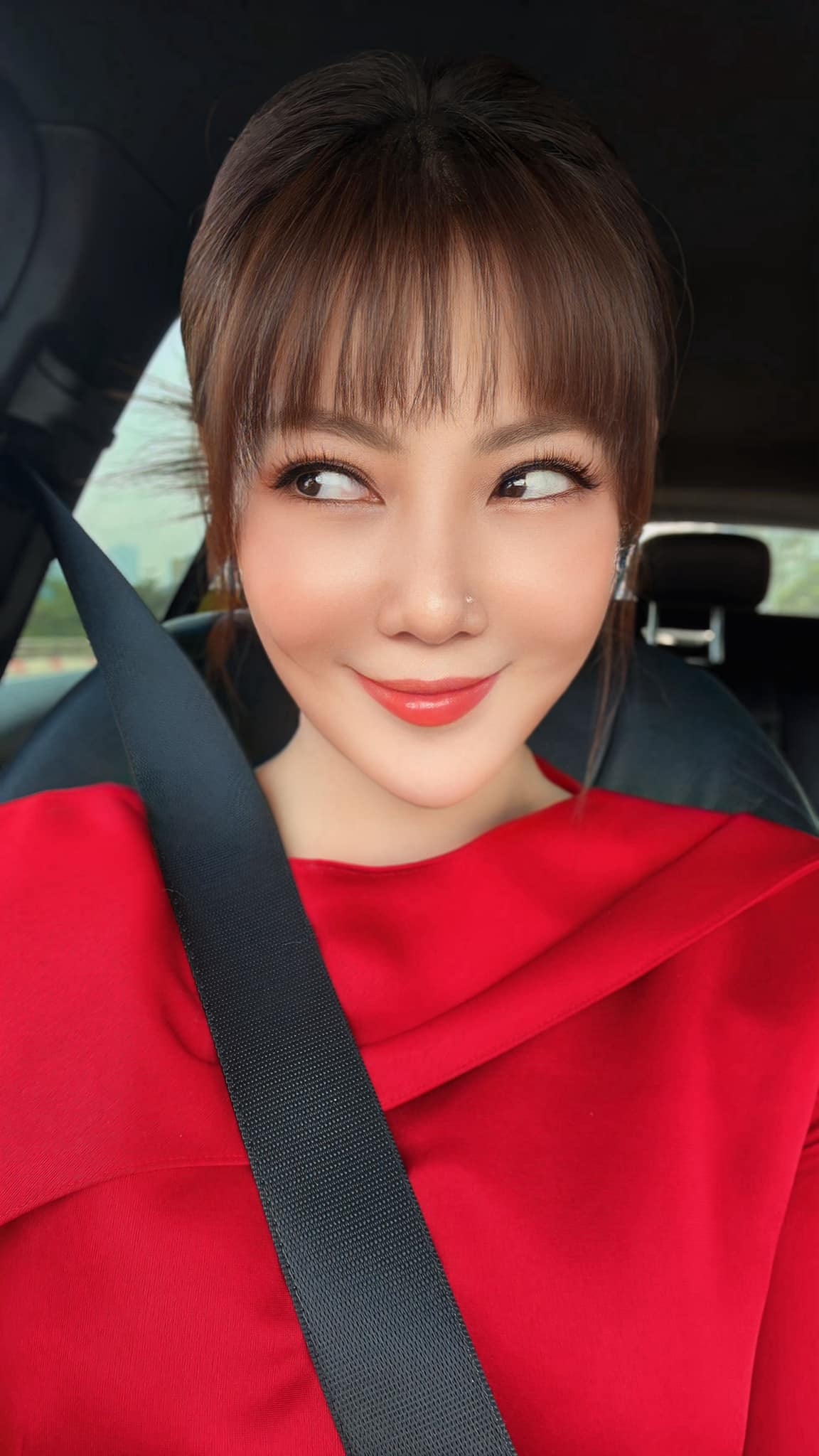 “Chân dung em bé sáng đi thi, trưa đi sự kiện, chiều đi quay, tối về đi tập. Em bé xứng đáng có phiếu bé ngoan”, Thanh Hương viết. Mới đây, cô nhận được giải Diễn viên nữ ấn tượng của VTV Awards. (Nguồn: FBNV)