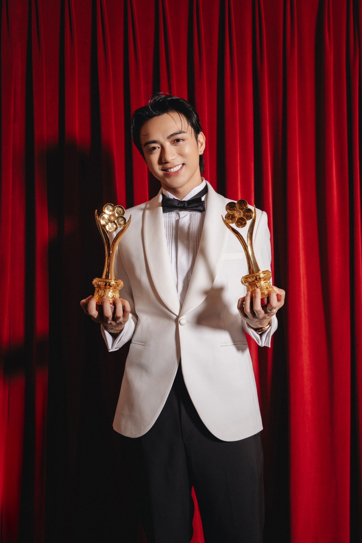 SOOBIN nhận giải thưởng Nam ca sĩ được yêu thích nhất và MV được yêu thích nhất tại giải Mai Vàng lần thứ 30