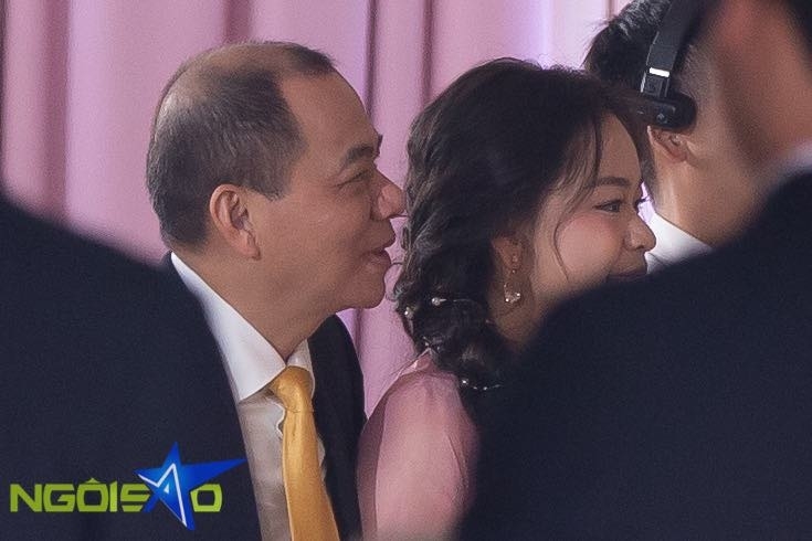 Doanh nhân Phạm Nhật Vượng trong ngày vui của con. (Ảnh: Ngôi Sao)