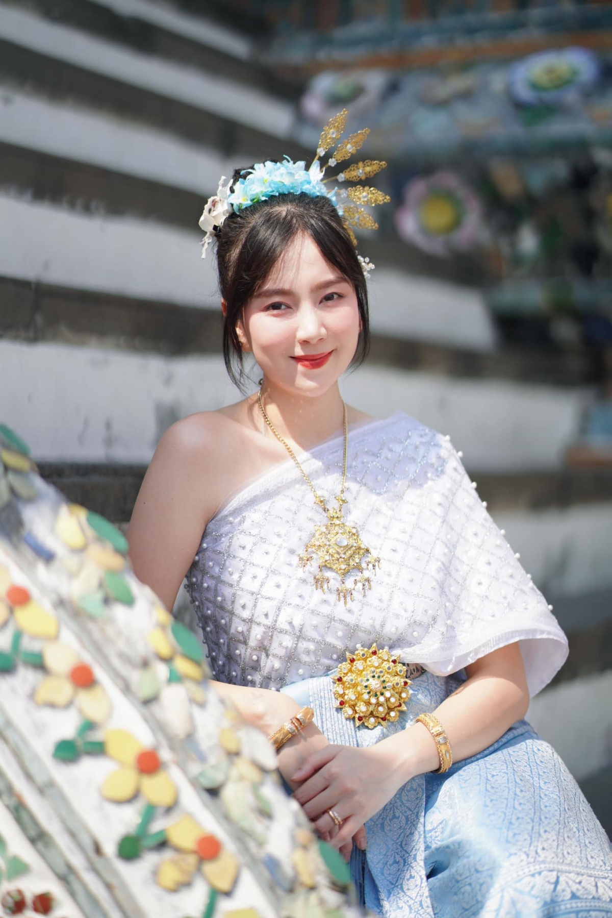“Cô gái Việt trên đất Thái. Chuyến đi tuổi 35, phơi nắng xíu không lại trắng quá”, MC Mai Ngọc đi du lịch Thái Lan sau đám cưới với chồng thiếu gia. (Nguồn: FBNV)