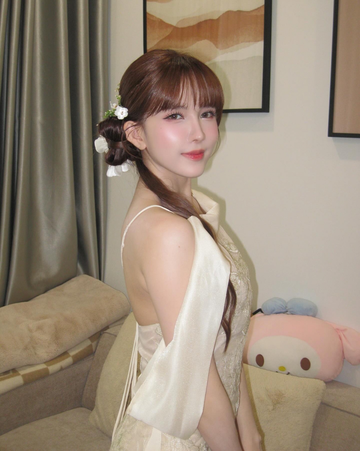 Thiều Bảo Trâm xuất hiện với hình ảnh xinh đẹp, vui vẻ. Đây là lần đầu nữ ca sĩ đăng ảnh trở lại sau khi thông báo đã chia tay bạn trai kém 10 tuổi. (Nguồn: FBNV)