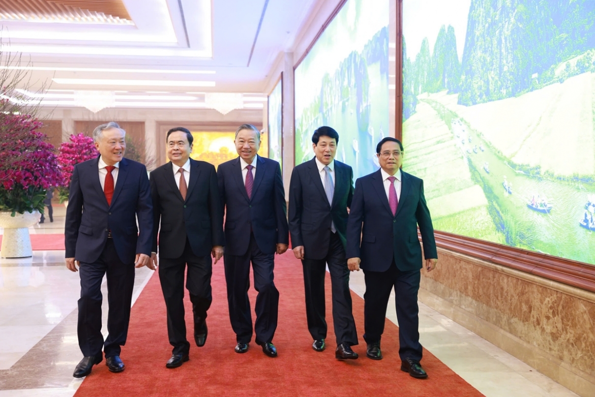 Hội nghị này có ý nghĩa hết sức quan trọng, tập trung đánh giá tình hình, kết quả đạt được trên các lĩnh vực trong năm 2024. Dưới sự lãnh đạo của Đảng, đứng đầu là Tổng Bí thư và sự vào cuộc quyết liệt của cả hệ thống chính trị, cộng đồng doanh nghiệp và nhân dân cả nước, tình hình KTXH tiếp tục xu hướng phục hồi tích cực, tháng sau tốt hơn tháng trước, tăng trưởng quý sau cao hơn quý trước.