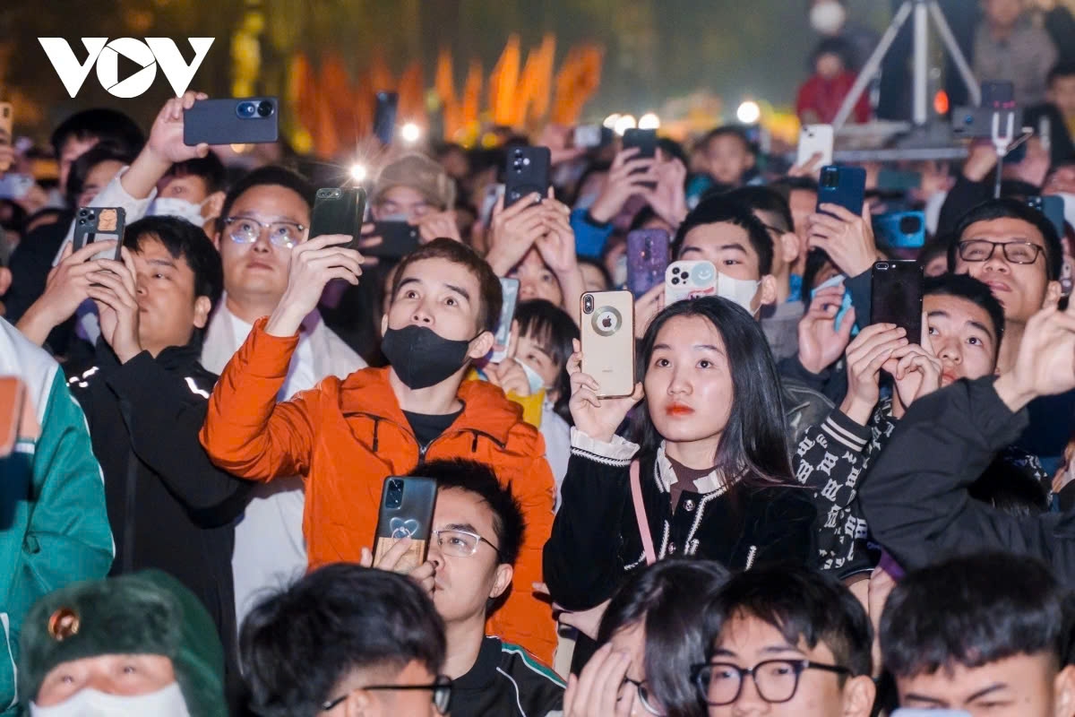 Everyone eagerly await the countdown moment to welcome the New Year 2025, with a fireworks display by the city.