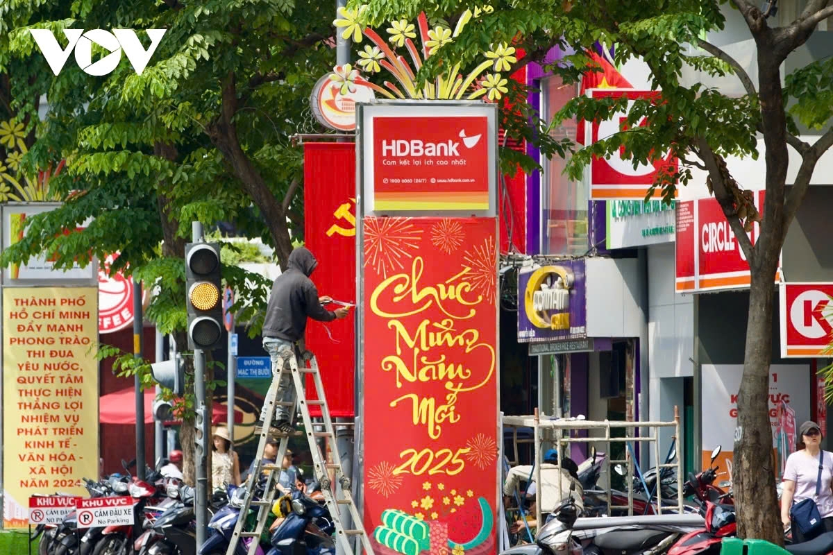 Workers are busy installing banners and posters to welcome the new year.