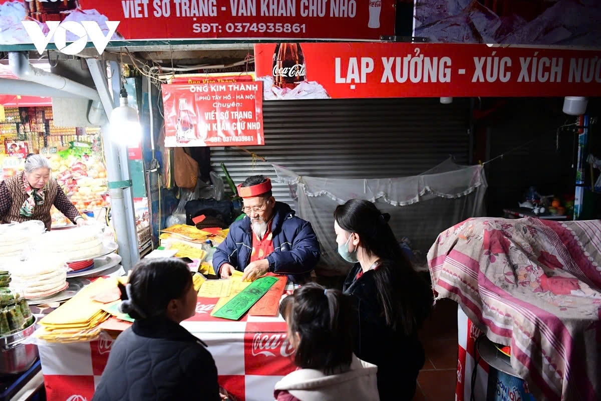 Writing a prayer at temples and shrines at the beginning of the year is part of Vietnamese traditional belief and cultural practice, where people express their hopes and wishes for a prosperous, peaceful, and successful new year.