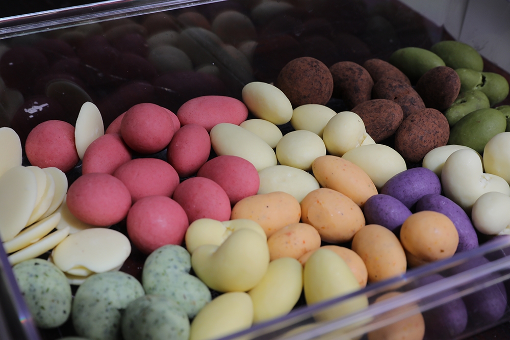 Queenam Chocolate Với mong muốn "Trao gửi yêu thương qua từng miếng sô cô la ngọt ngào - Bởi yêu thương là trao đi sự ngọt ngào". Ảnh: Queenam