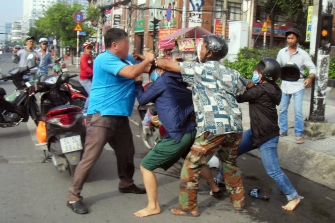 Các vụ va chạm giao thông thường là vô ý và không ai mong muốn nhưng các trường hợp ẩu đả vẫn xảy ra do thiếu hiểu biết về pháp luật.
