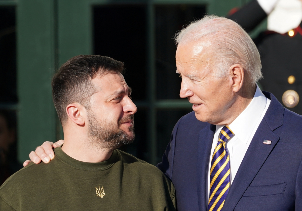 Tổng thống Ukraine Volodymyr Zelensky và Tổng thống Mỹ Joe Biden. Ảnh: Reuters