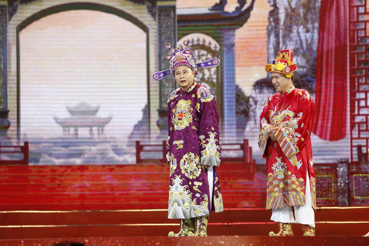 Gặp nhau cuối năm – Táo quân 2025 vẫn giữ được những điểm mạnh vốn là thương hiệu đặc trưng của chương trình như những bài hát chế đa dạng về thể loại âm nhạc, nét châm biếm, đả kích, đằng sau tiếng cười là biết bao điều đáng để suy ngẫm.