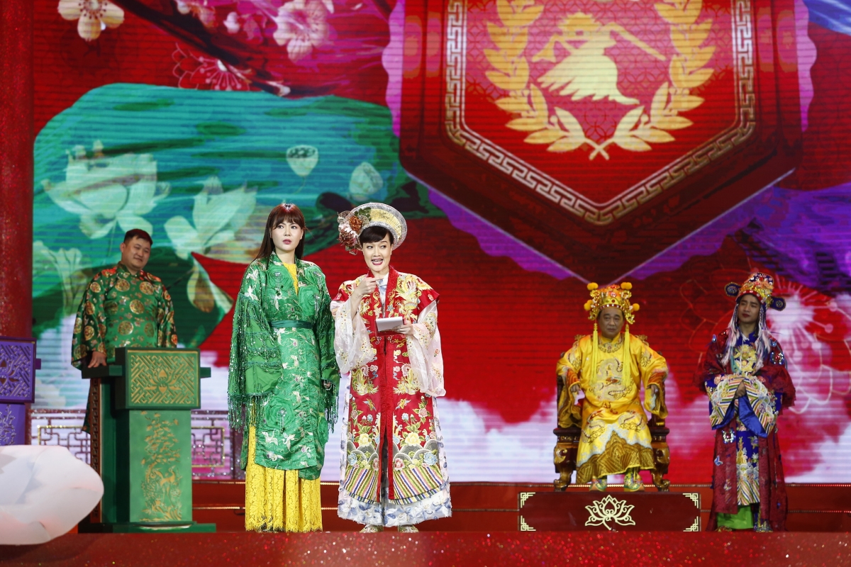 Bên cạnh phê bình, Ngọc Hoàng cũng khẳng định những nỗ lực đáng khen ngợi của các Táo trong suốt năm qua ở mọi ngành nghề, lĩnh vực đã vượt qua khó khăn, thách thức để Thiên đình phát triển, ổn định.