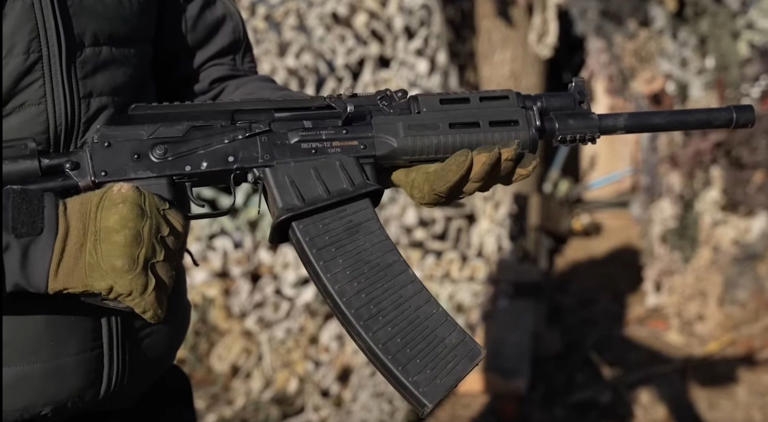 Shotgun Vepr-12 được trang bị cho lính Triều Tiên. Ảnh: Telegram