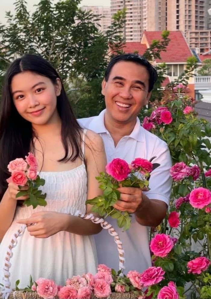Nghệ sĩ Quyền Linh chia sẻ, có rất nhiều người muốn mời Lọ Lem đóng phim. Riêng dự án phim điện ảnh Chốt đơn, nhà sản xuất cũng ngỏ ý con tham gia một vai nhưng anh chủ động từ chối.