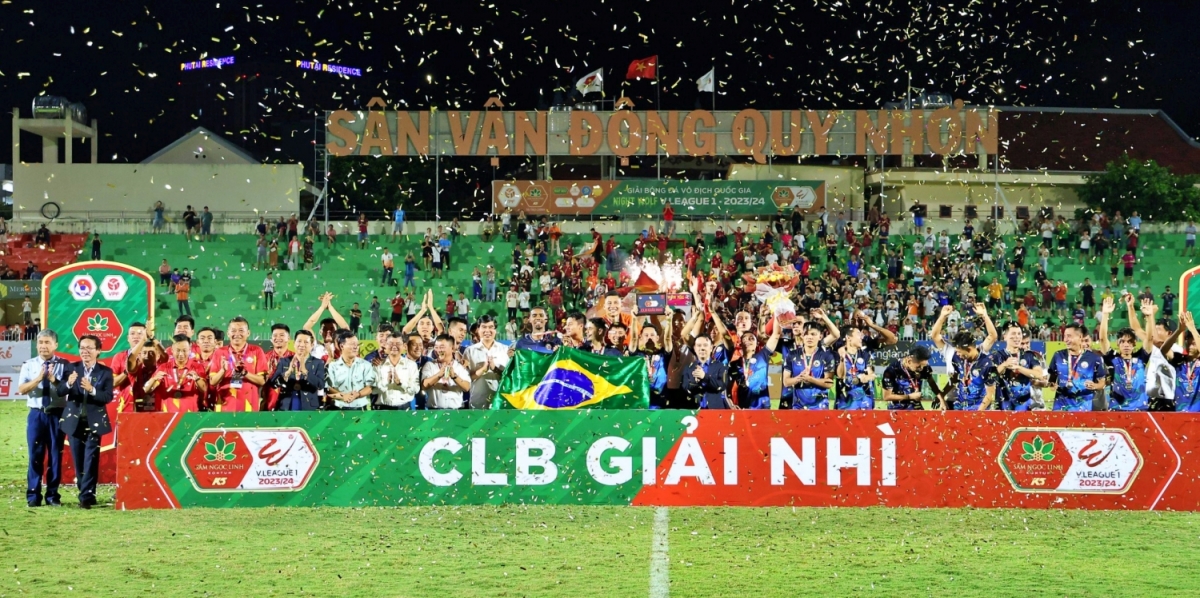 HLV Bùi Đoàn Quang Huy giúp Bình Định giành ngôi Á quân V-League 2023/2024 (Ảnh: VPF).