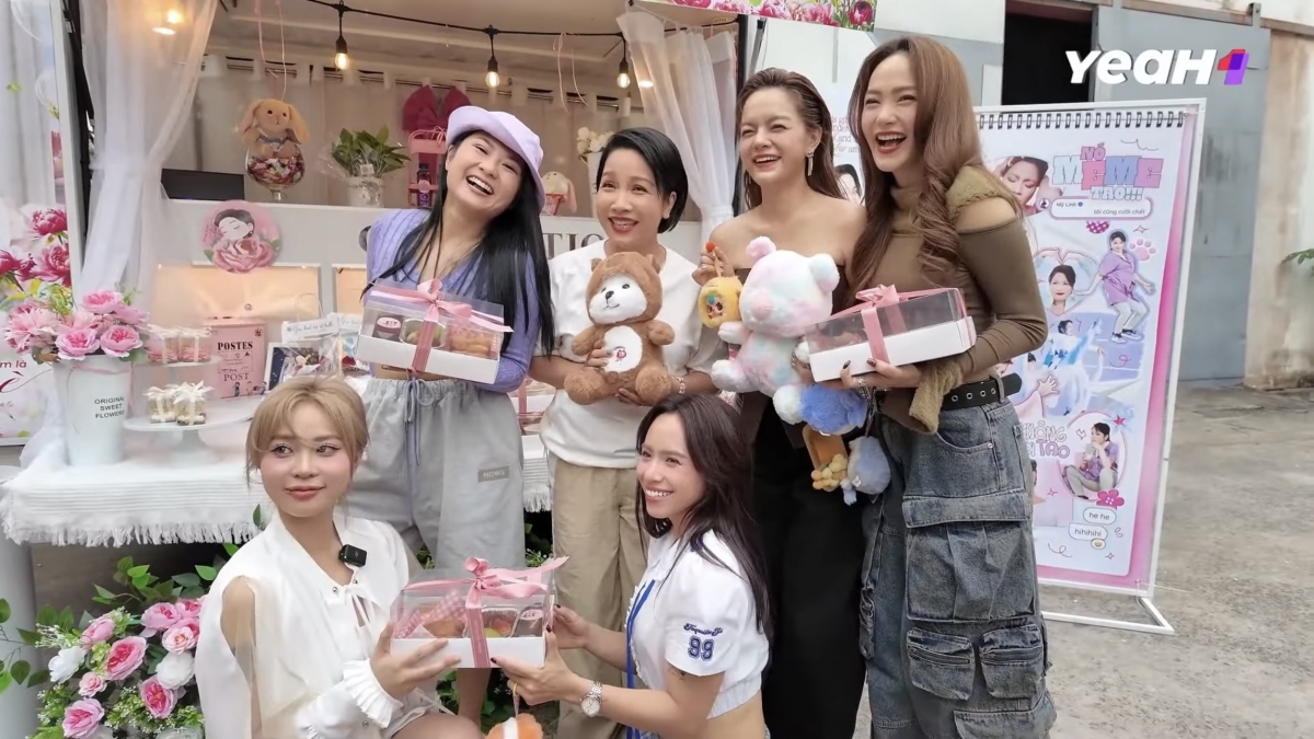 Mỹ Linh và MisThy được người hâm mộ tiếp sức bằng food truck