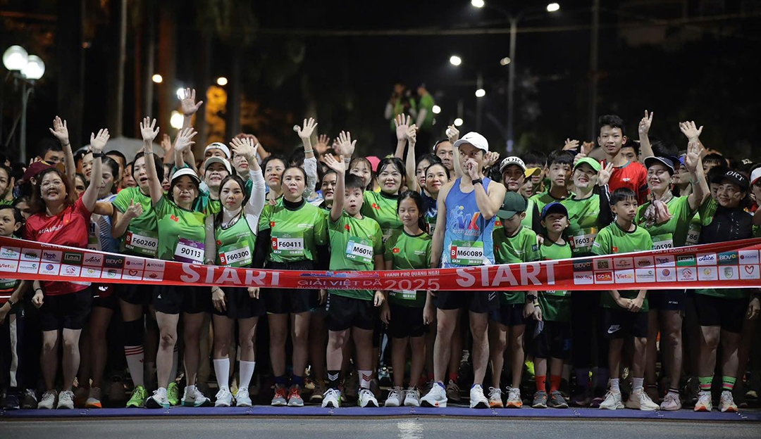 Các vận động viên nữ xuất phát