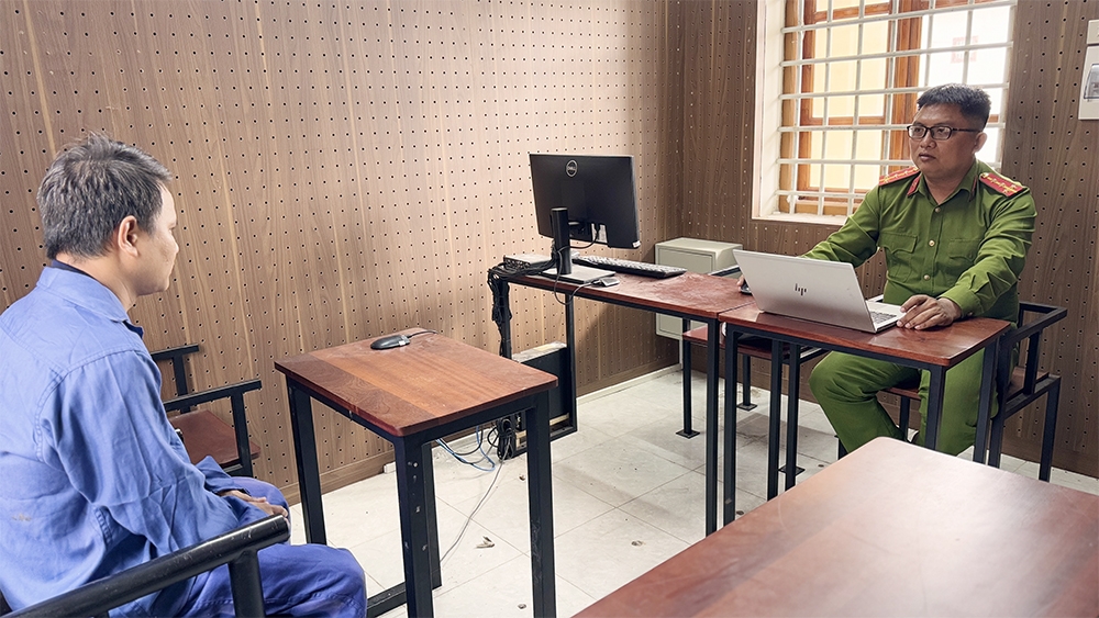 Công An lấy lời khai của Nguyễn Văn Phước