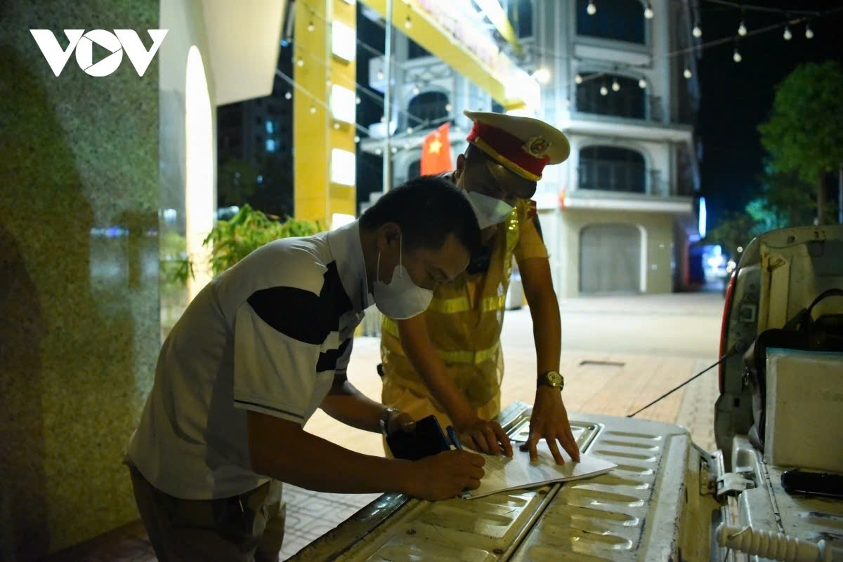 Lực lượng cảnh sát giao thông tỉnh Bắc Ninh tăng cường kiểm tra các phương tiện có tải trọng lớn