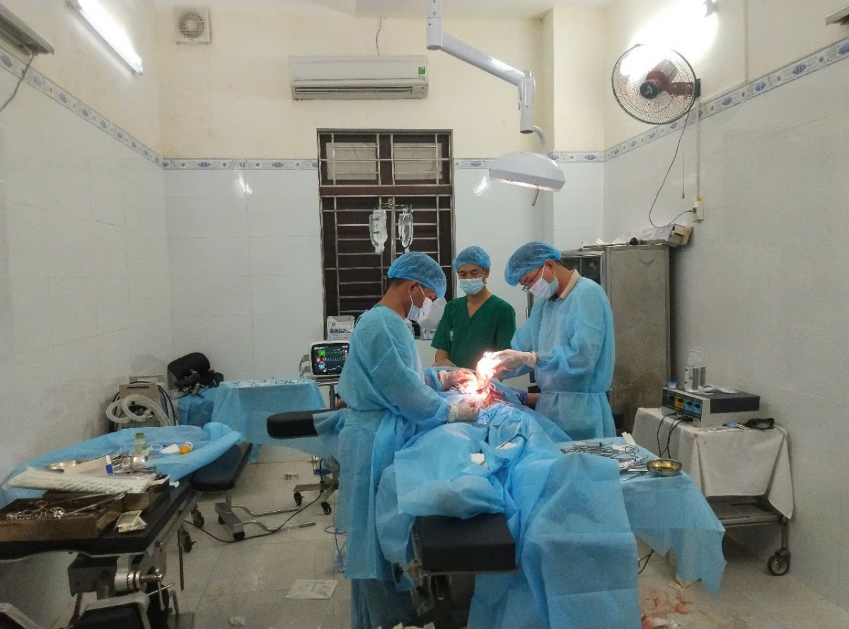 Đảo Sinh Tồn phẫu thuật cấp cứu ngư dân gặp nạn trong dịp Tết