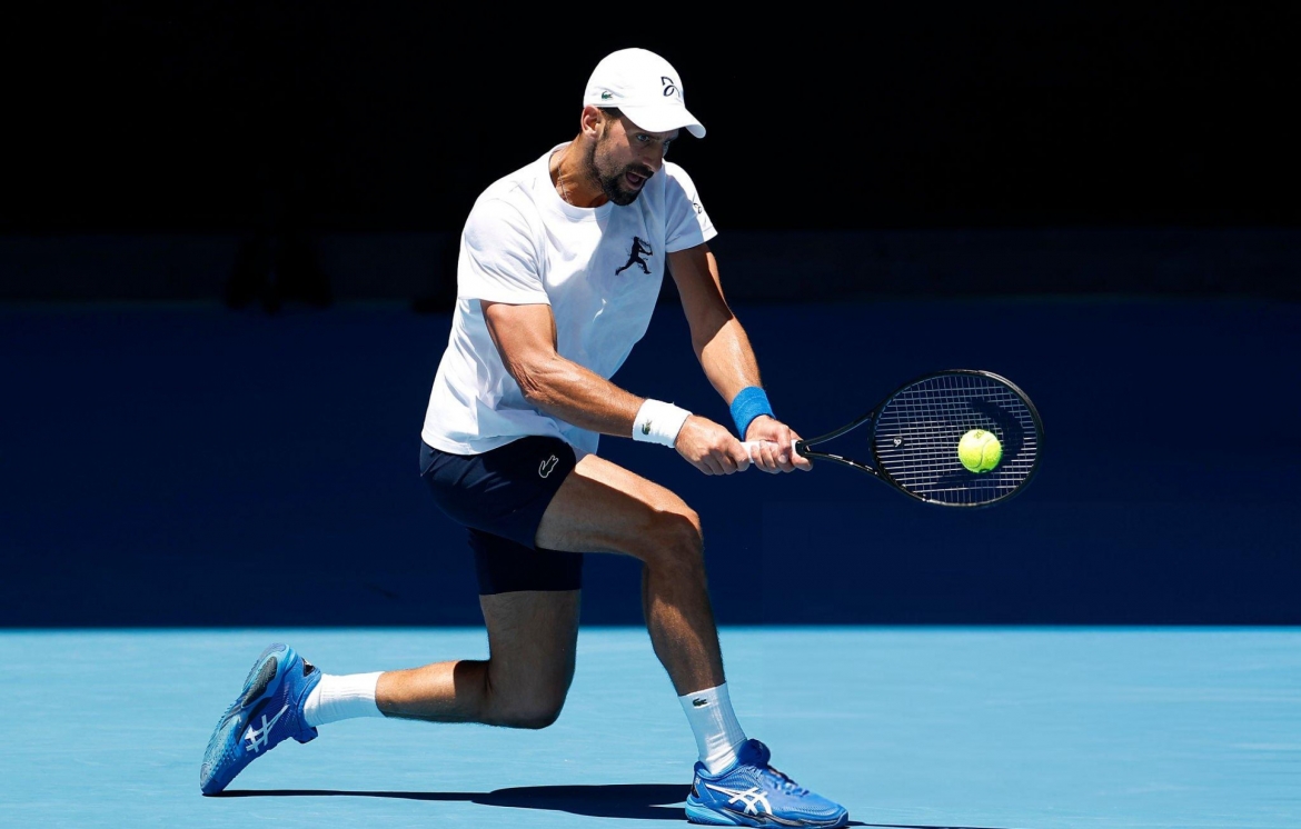 Djokovic luyện tập trước Australian Open 2025. (Ảnh: Getty). 