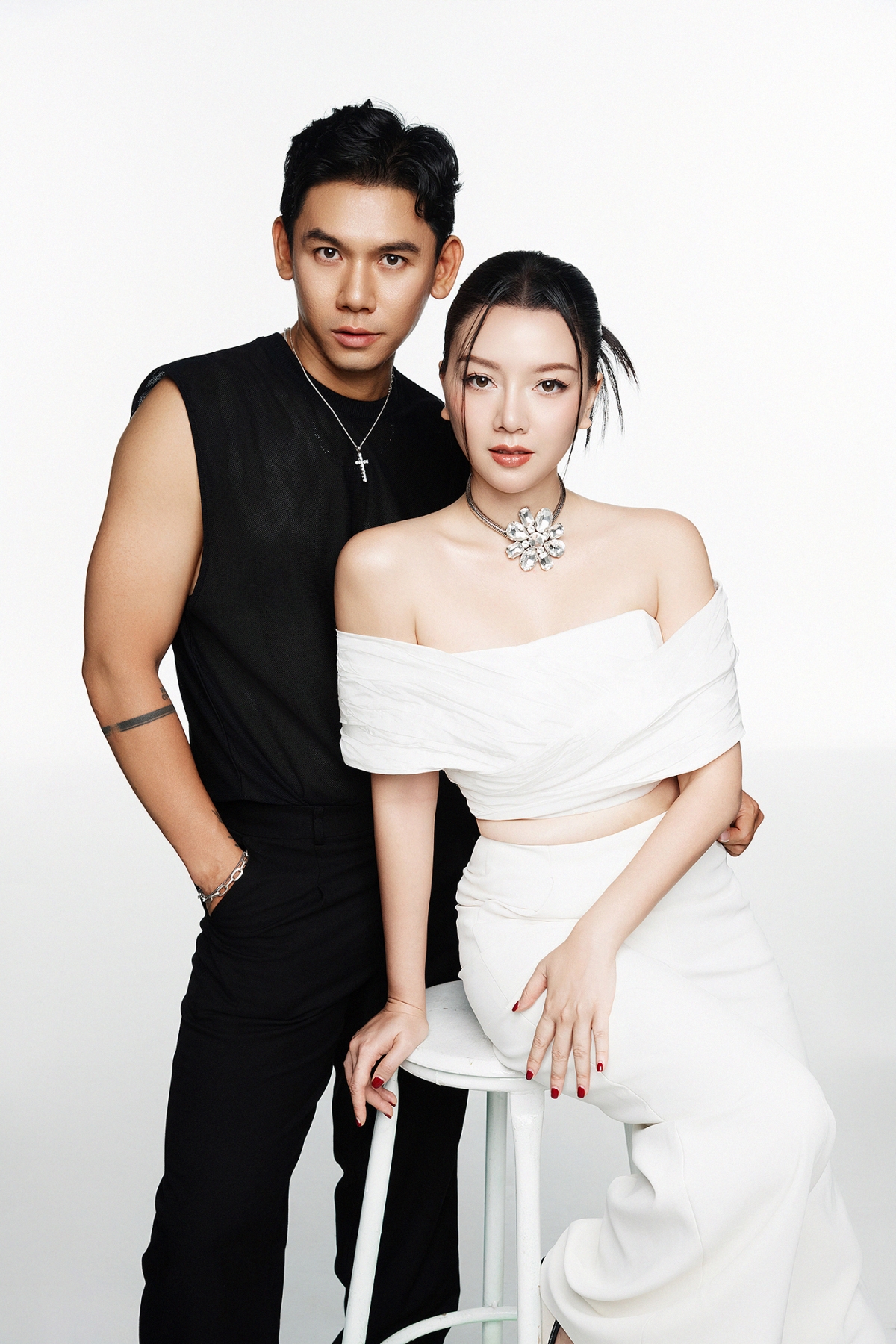 Dịp Đại Nhân về nước, Băng Di rủ bạn thực hiện bộ ảnh tái hiện những giây phút vui vẻ, bình yên bên nhau để đánh dấu chặng đường gần hai thập kỷ.