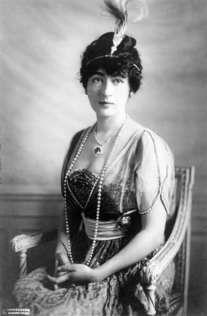 Evalyn Walsh McLean đeo viên kim cương Hope trong bức ảnh chụp năm 1914. Nguồn Ảnh: Library of Congress