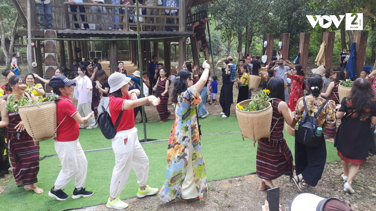 Lễ Sayangva không chỉ là dịp nhớ ơn các vị thần và tổ tiên mà còn là nơi kết nối các dân tộc anh em