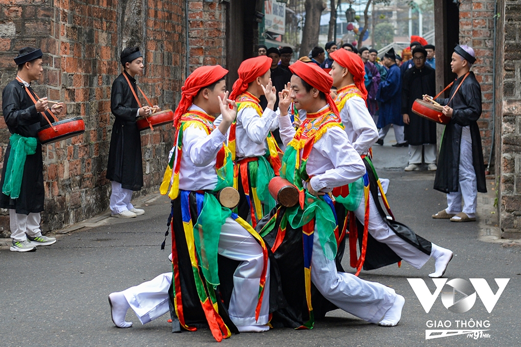 Many traditional music and dance performances also take place during the occasion.