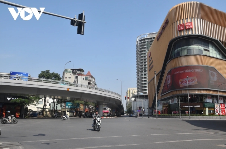 The Chua Boc-Pham Ngoc Thach intersection is also clear, with vehicles moving easily.