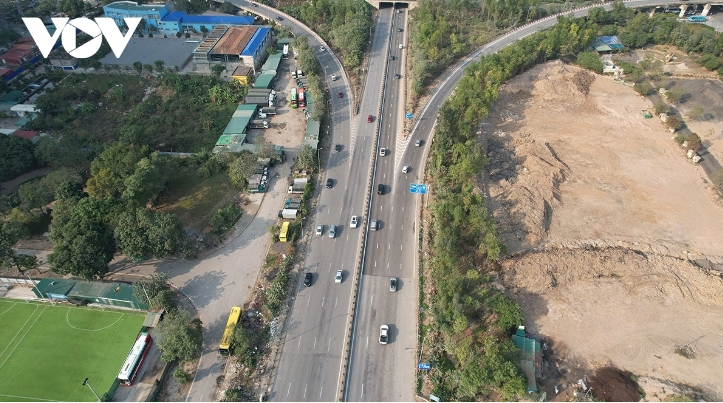 The view at the Phap Van-Cau Gie Expressway.